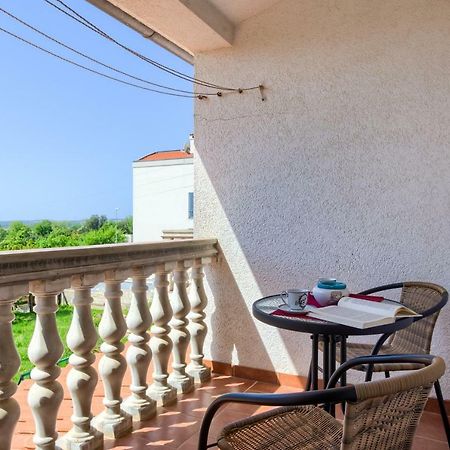 Apartment Monica Ližnjan エクステリア 写真