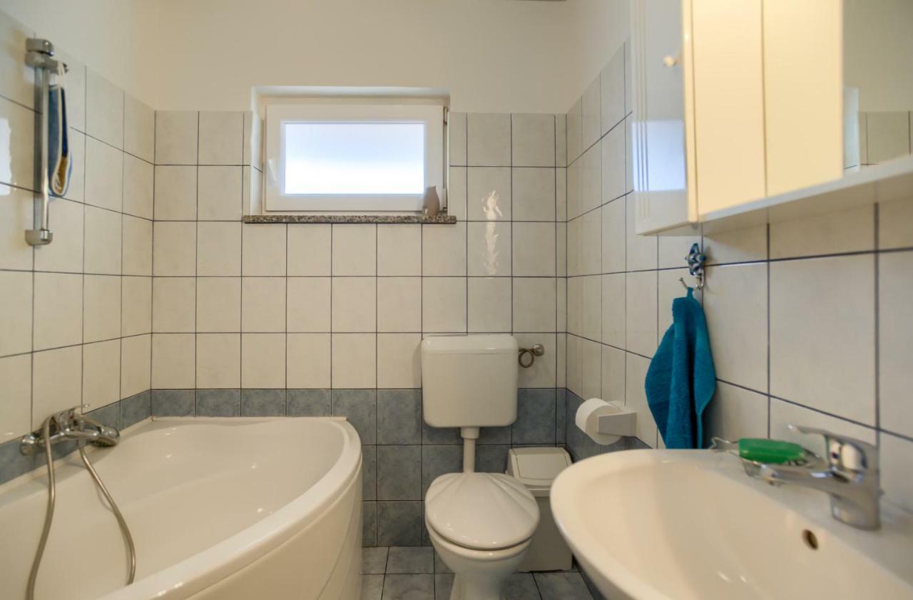 Apartment Monica Ližnjan エクステリア 写真