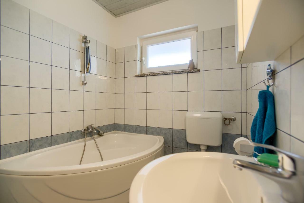 Apartment Monica Ližnjan エクステリア 写真