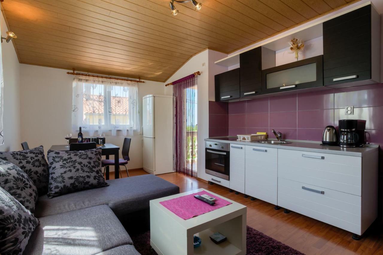 Apartment Monica Ližnjan エクステリア 写真