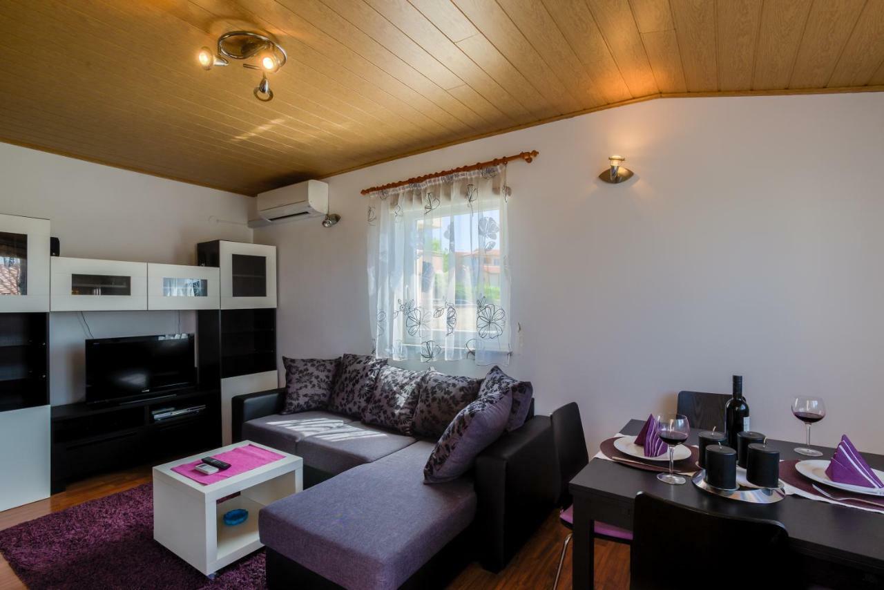Apartment Monica Ližnjan エクステリア 写真