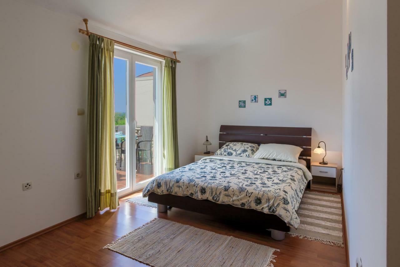 Apartment Monica Ližnjan エクステリア 写真