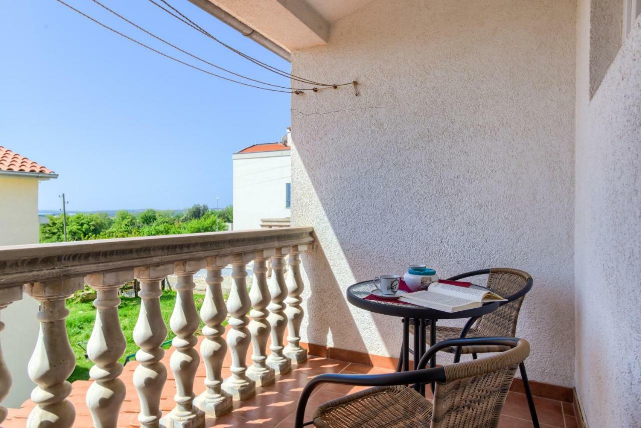 Apartment Monica Ližnjan エクステリア 写真